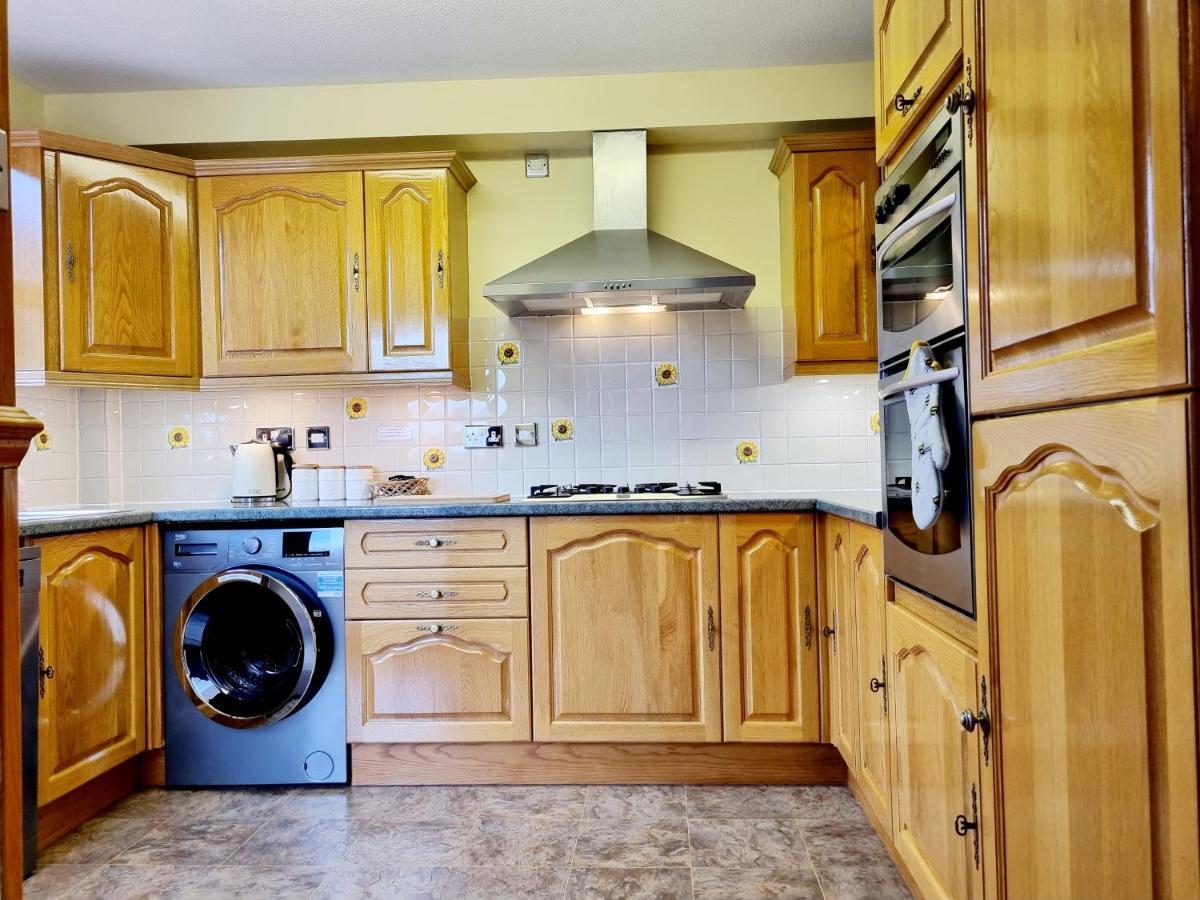 Inverness City 3 Bedroom House Free Parking Exteriör bild