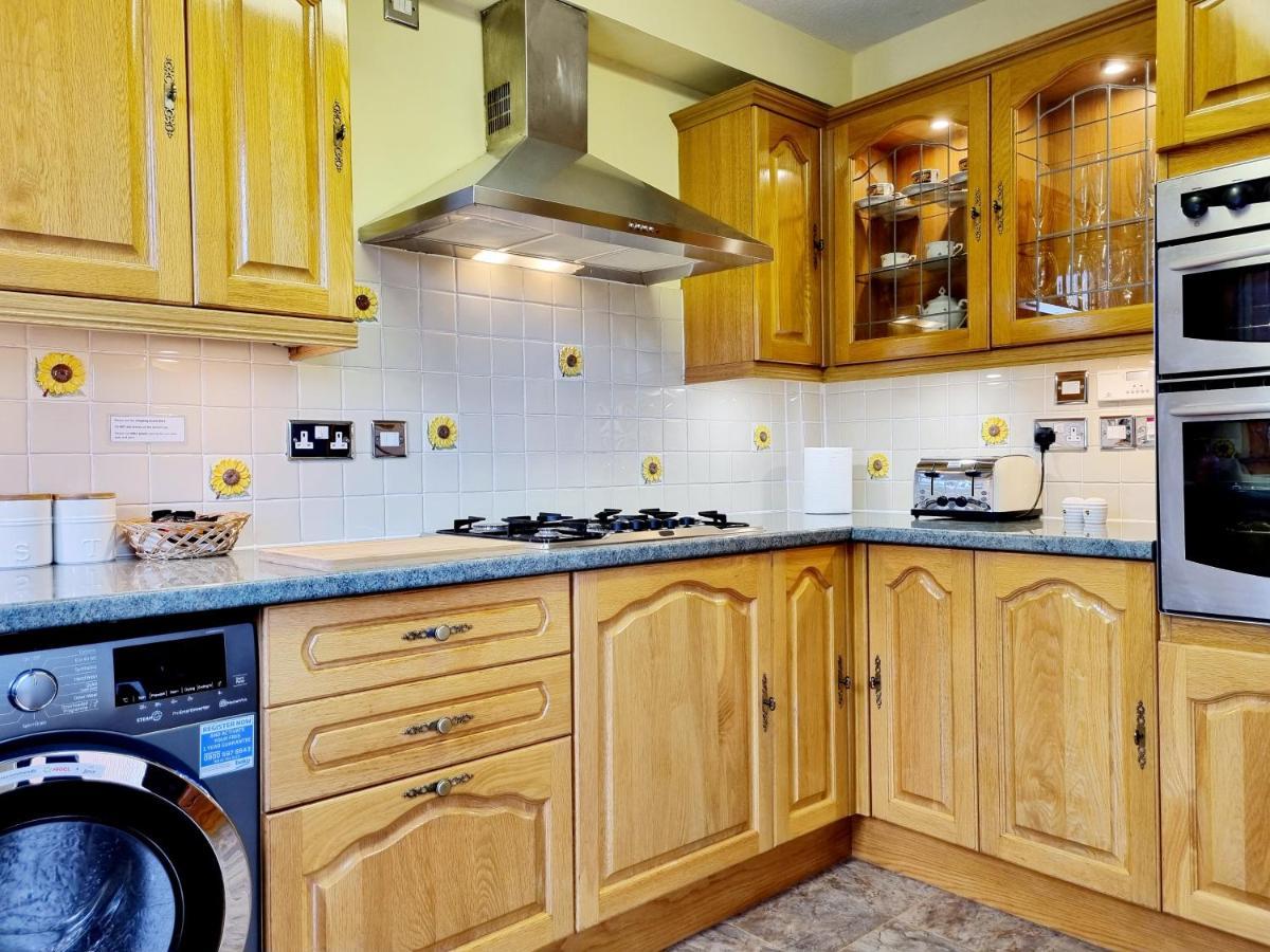 Inverness City 3 Bedroom House Free Parking Exteriör bild
