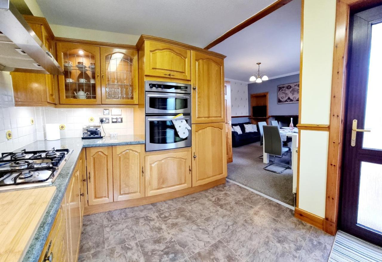 Inverness City 3 Bedroom House Free Parking Exteriör bild